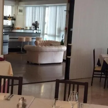 Albergo Riviera - Budget Friendly Hotel Szálloda 3*