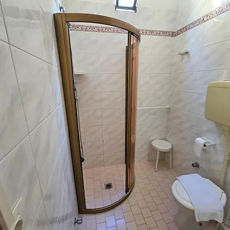 Albergo Riviera - Budget Friendly Hotel Szálloda
